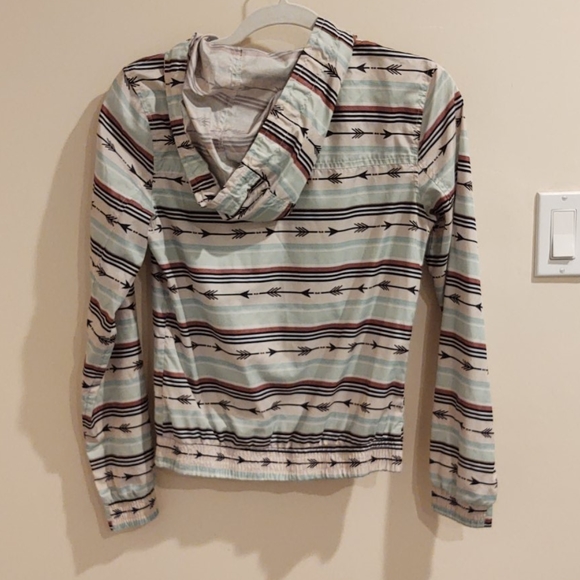 Geometric print light windbreaker - Picture 2 of 3